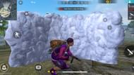 क्राउच करके ग्लू वॉल लगाएं (Image via Garena)